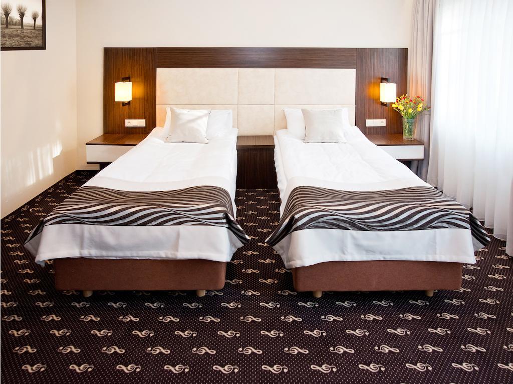 Hotel Fryderyk Nysa Ruang foto