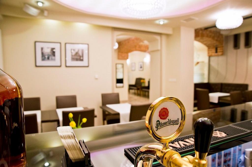 Hotel Fryderyk Nysa Bagian luar foto