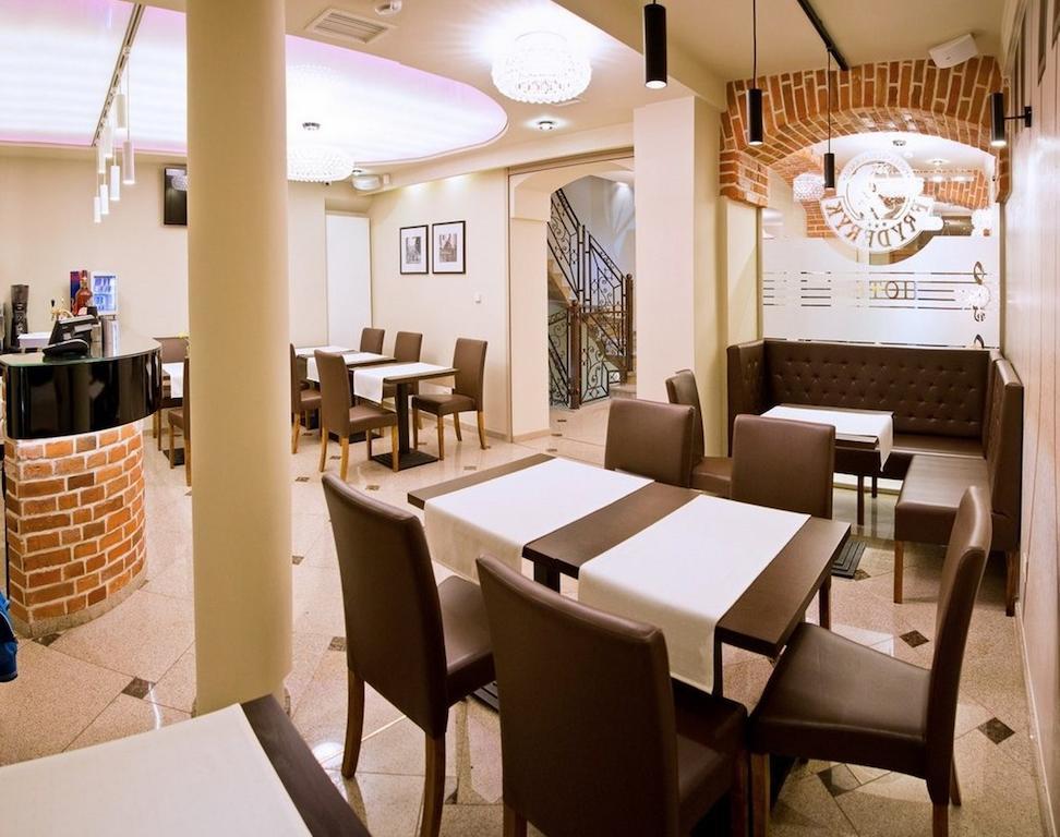 Hotel Fryderyk Nysa Bagian luar foto