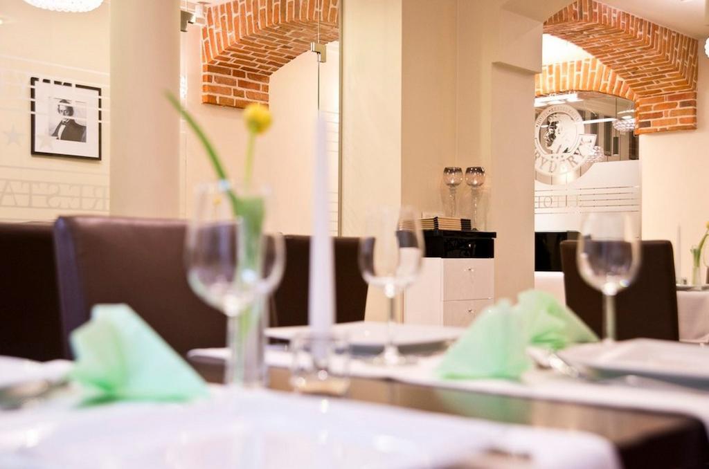 Hotel Fryderyk Nysa Bagian luar foto