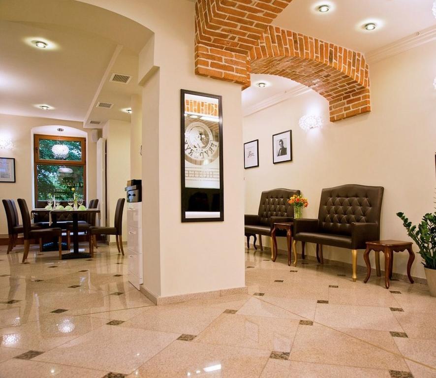 Hotel Fryderyk Nysa Bagian luar foto