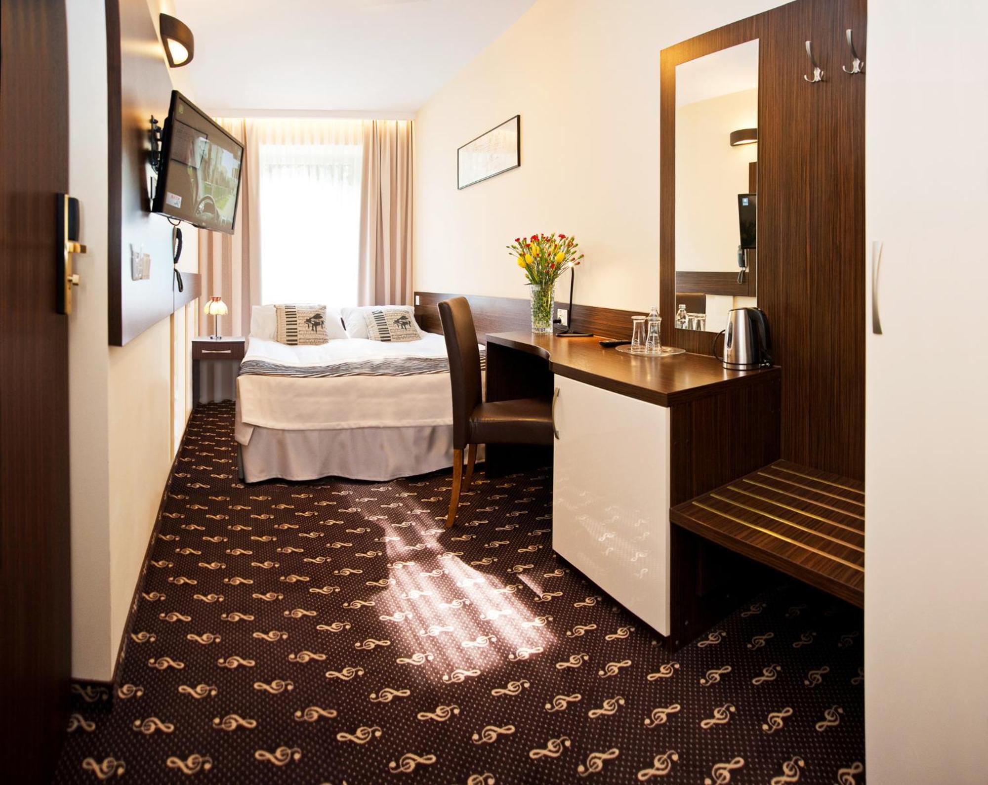 Hotel Fryderyk Nysa Ruang foto