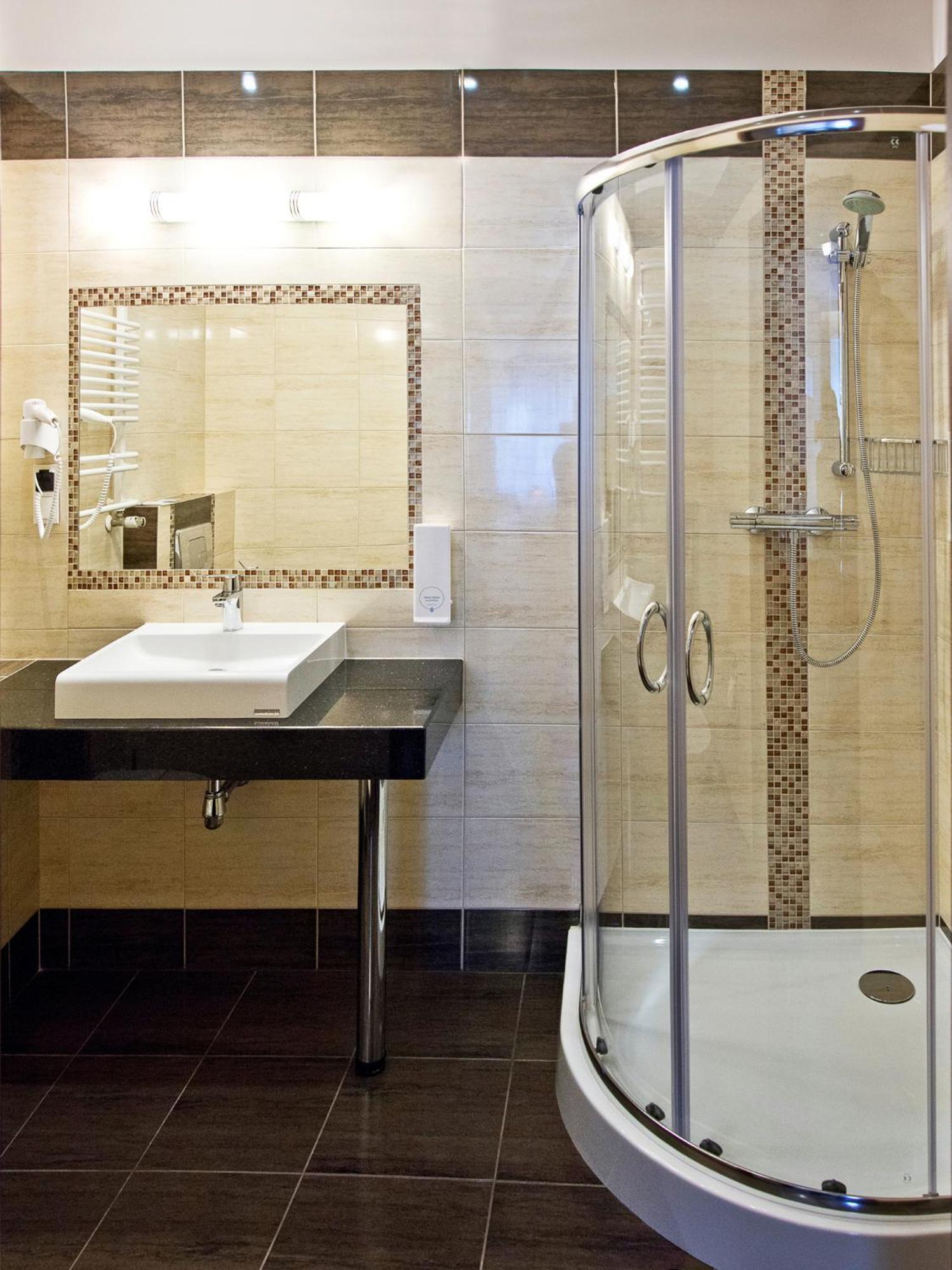 Hotel Fryderyk Nysa Bagian luar foto